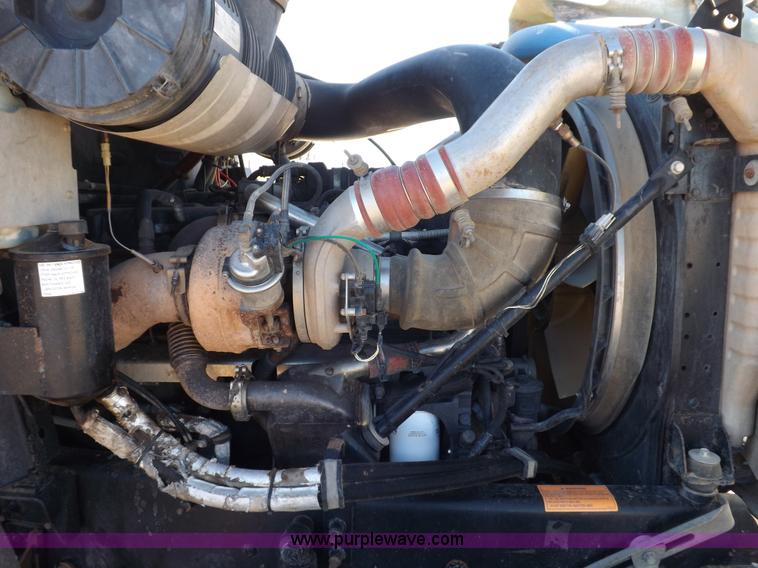 image for item F6404 2006 Mack CH613 semi truck