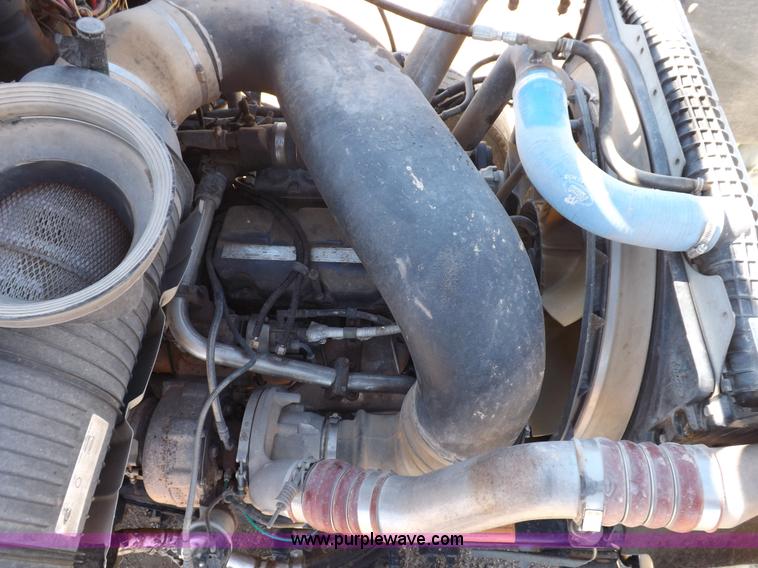 image for item F6404 2006 Mack CH613 semi truck