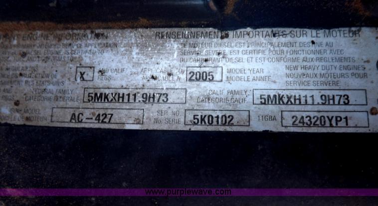 image for item F6404 2006 Mack CH613 semi truck