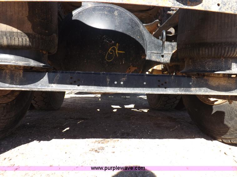 image for item F6404 2006 Mack CH613 semi truck