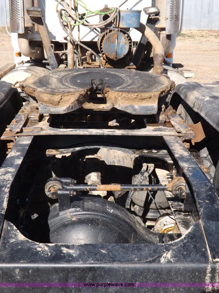 image for item F6404 2006 Mack CH613 semi truck