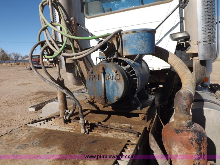 image for item F6404 2006 Mack CH613 semi truck