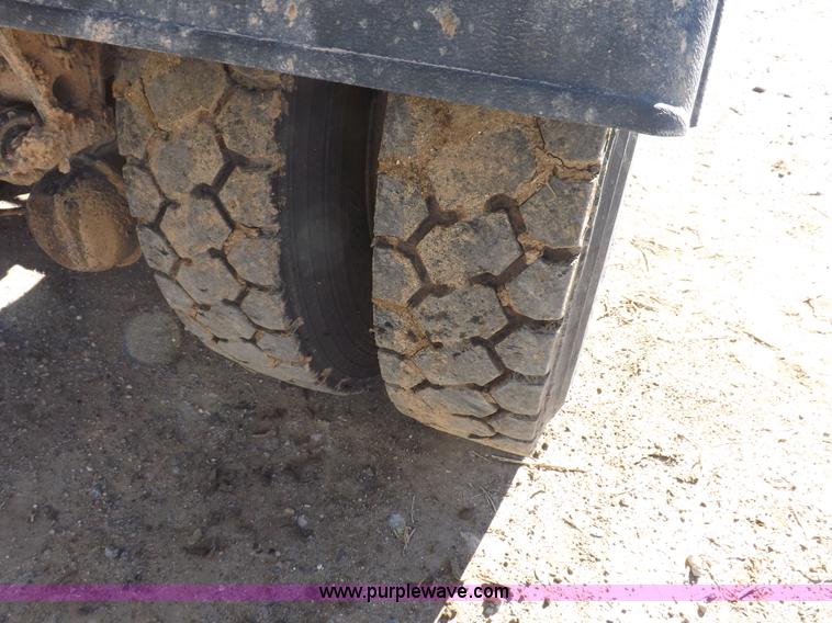 image for item F6404 2006 Mack CH613 semi truck