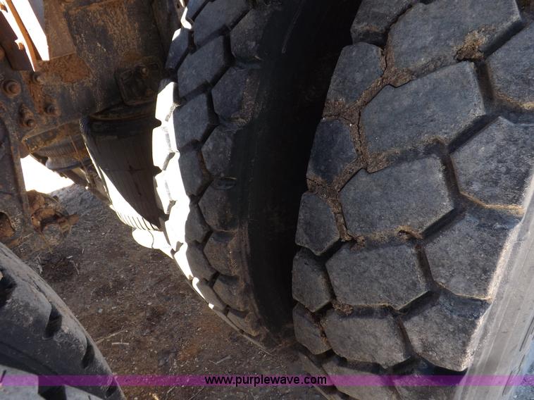 image for item F6404 2006 Mack CH613 semi truck