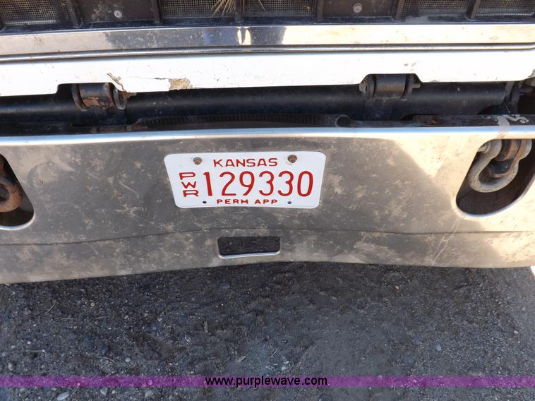 image for item F6404 2006 Mack CH613 semi truck