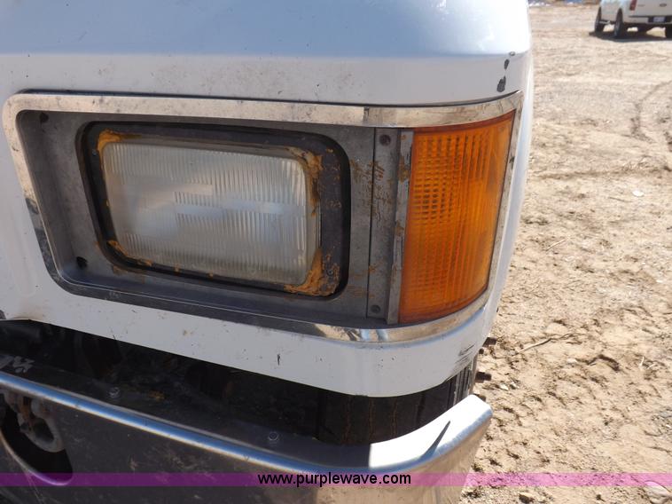 image for item F6404 2006 Mack CH613 semi truck