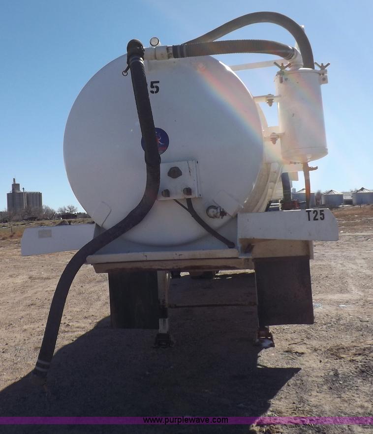 image for item F6405 2008 Dragon vacuum trailer