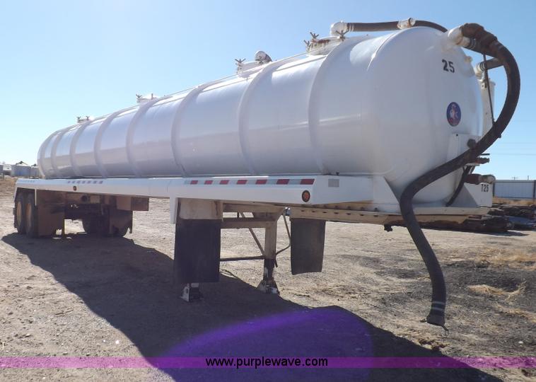 image for item F6405 2008 Dragon vacuum trailer