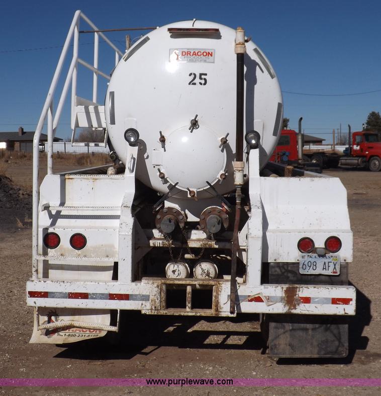 image for item F6405 2008 Dragon vacuum trailer