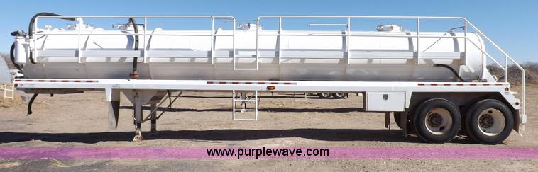 image for item F6405 2008 Dragon vacuum trailer