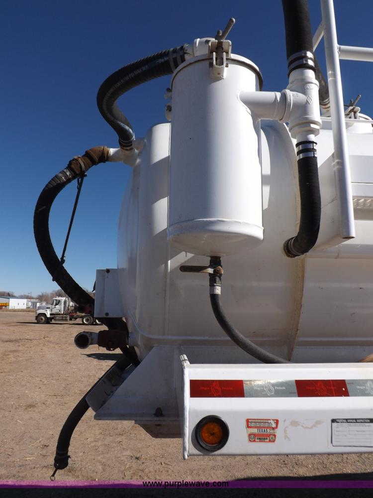 image for item F6405 2008 Dragon vacuum trailer