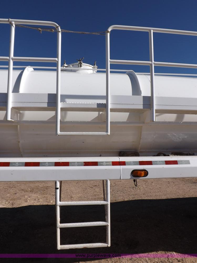 image for item F6405 2008 Dragon vacuum trailer