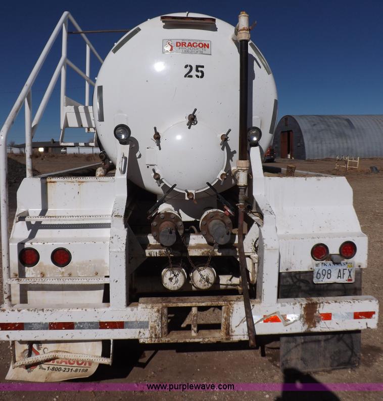 image for item F6405 2008 Dragon vacuum trailer