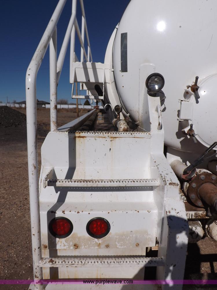 image for item F6405 2008 Dragon vacuum trailer