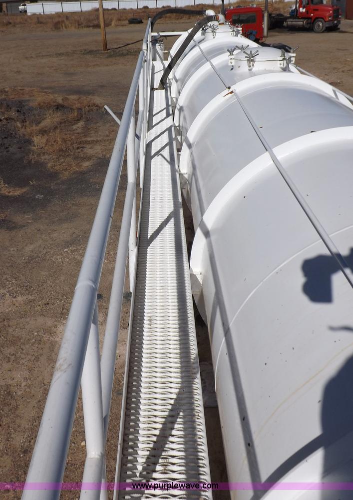 image for item F6405 2008 Dragon vacuum trailer