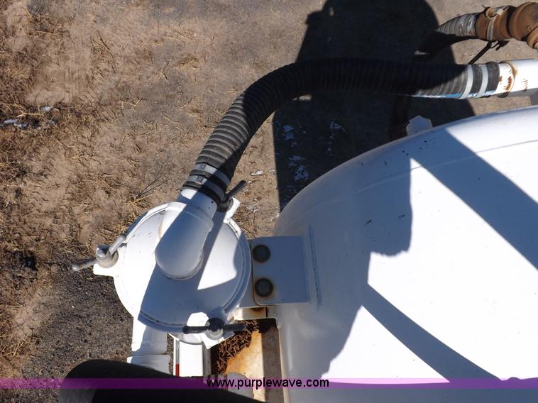 image for item F6405 2008 Dragon vacuum trailer