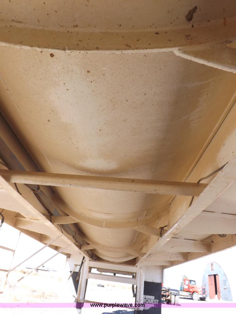 image for item F6405 2008 Dragon vacuum trailer