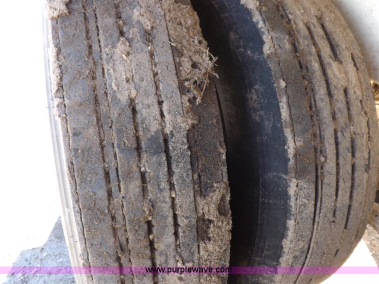 image for item F6405 2008 Dragon vacuum trailer