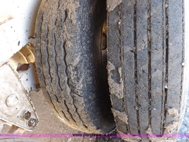 image for item F6405 2008 Dragon vacuum trailer