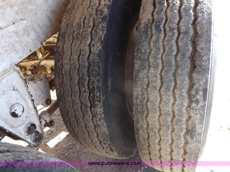 image for item F6405 2008 Dragon vacuum trailer