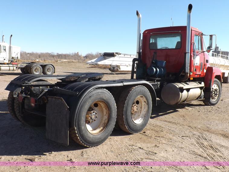 image for item F6406 1998 Mack CH613 semi truck