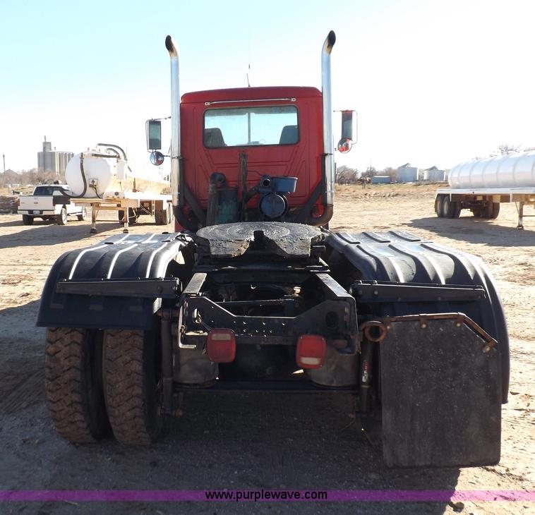 image for item F6406 1998 Mack CH613 semi truck