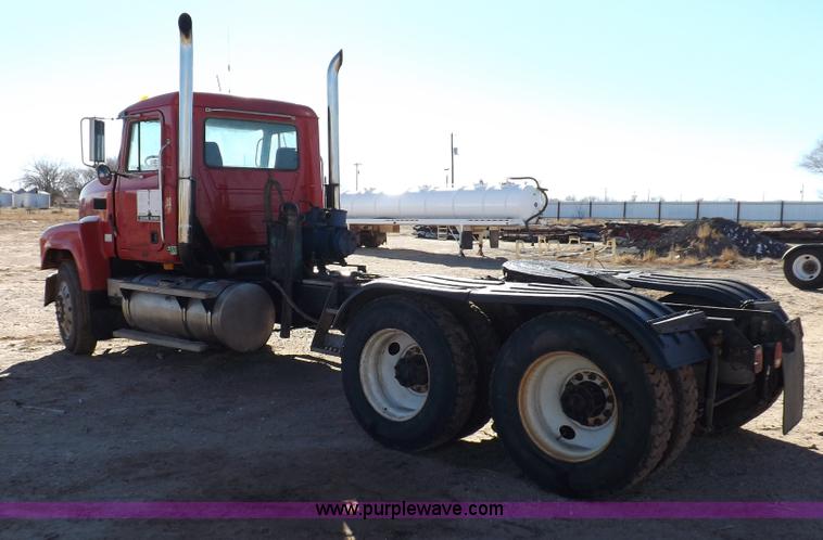 image for item F6406 1998 Mack CH613 semi truck