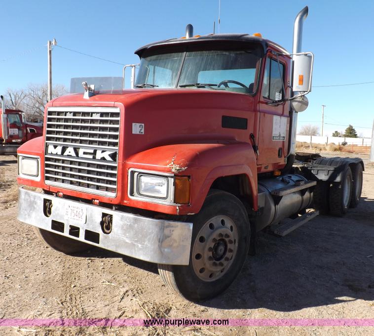 image for item F6406 1998 Mack CH613 semi truck
