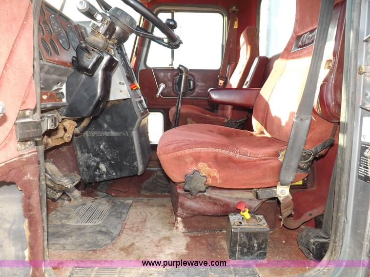 image for item F6406 1998 Mack CH613 semi truck