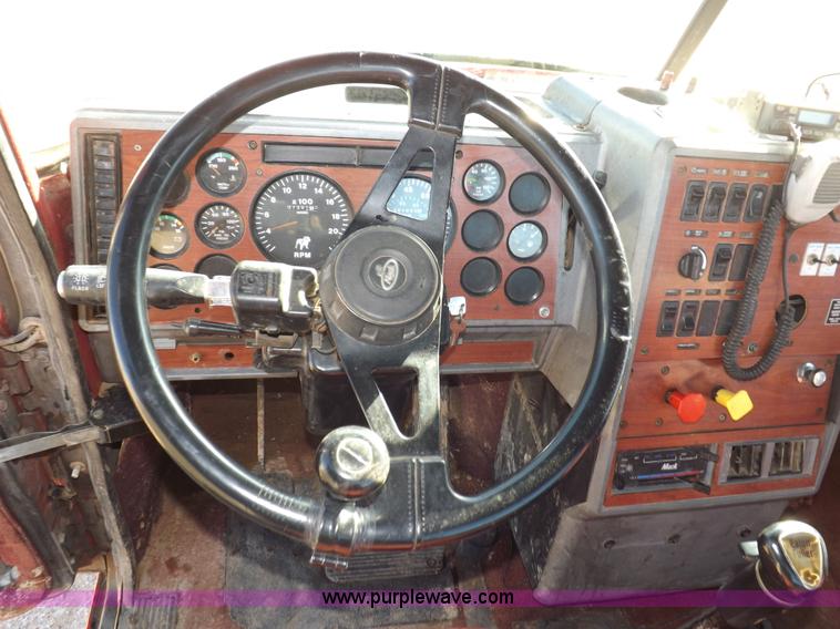 image for item F6406 1998 Mack CH613 semi truck