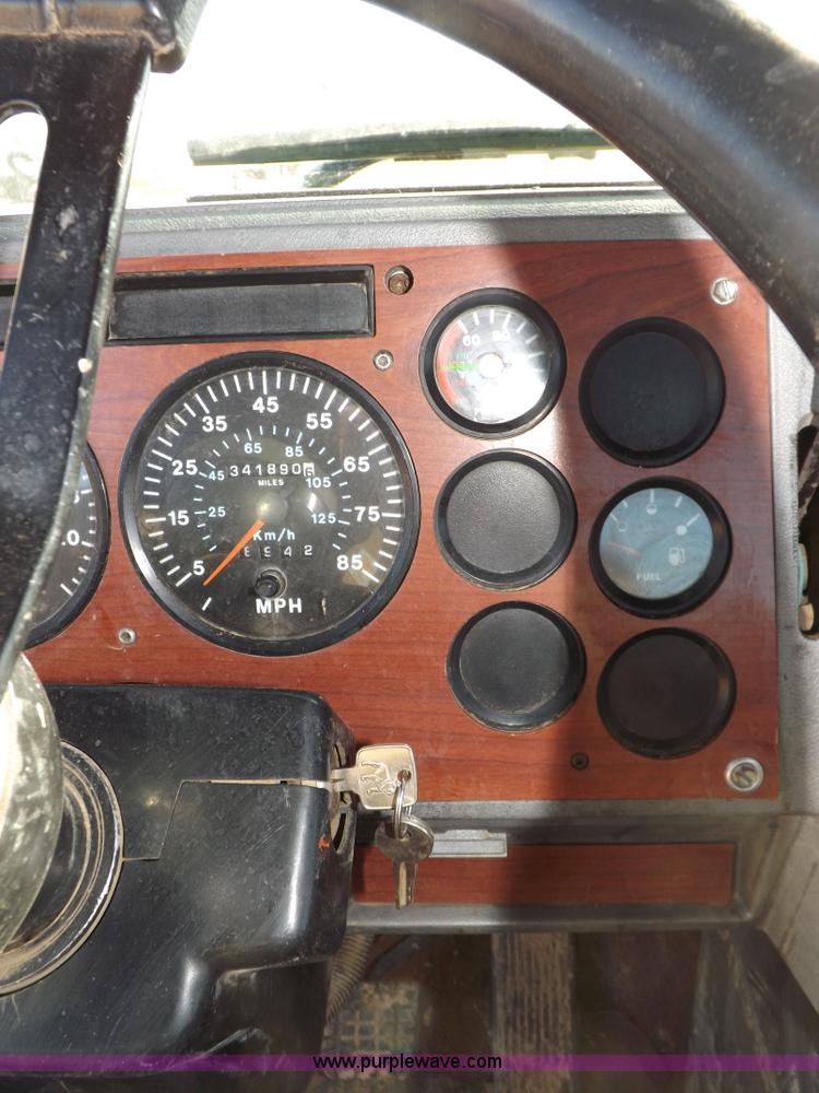 image for item F6406 1998 Mack CH613 semi truck