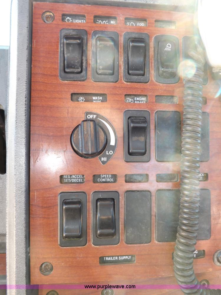 image for item F6406 1998 Mack CH613 semi truck