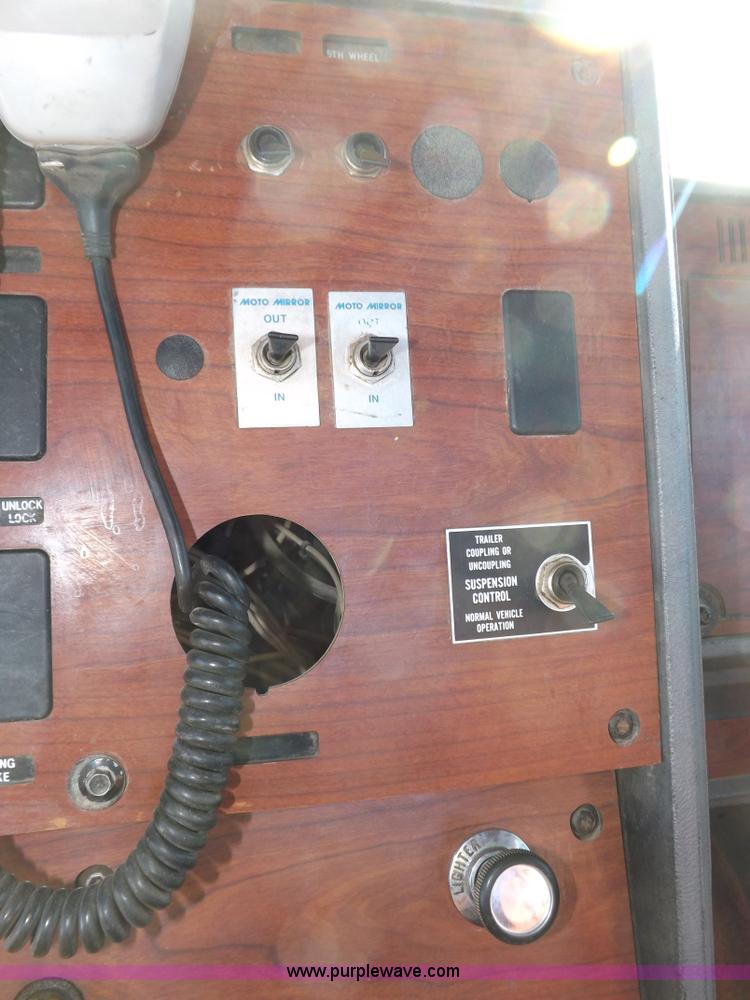 image for item F6406 1998 Mack CH613 semi truck