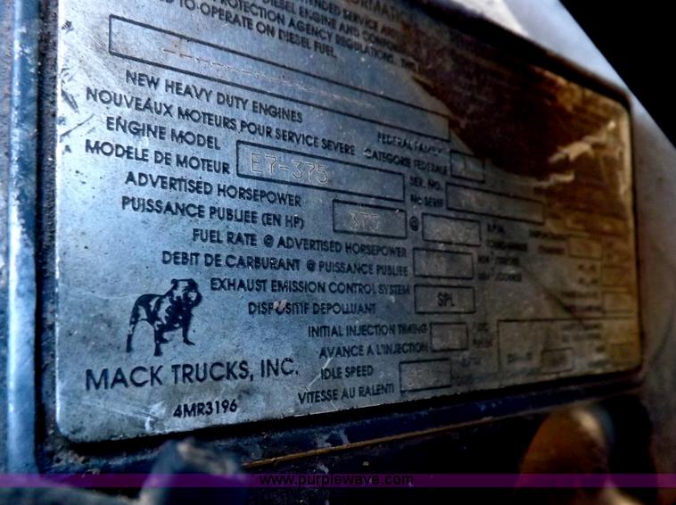 image for item F6406 1998 Mack CH613 semi truck