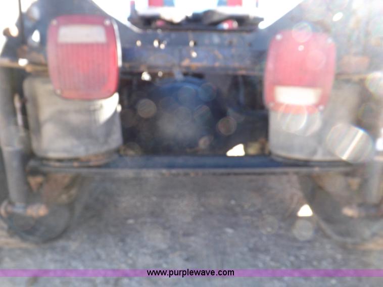 image for item F6406 1998 Mack CH613 semi truck