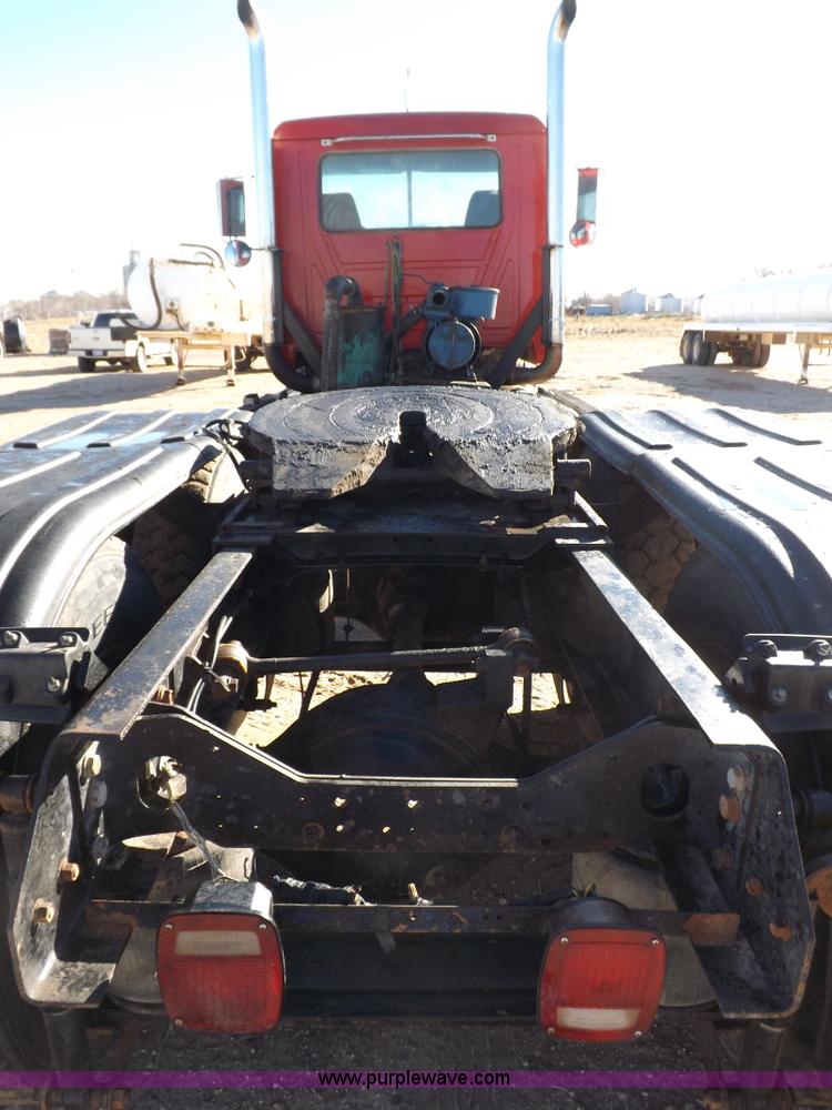 image for item F6406 1998 Mack CH613 semi truck