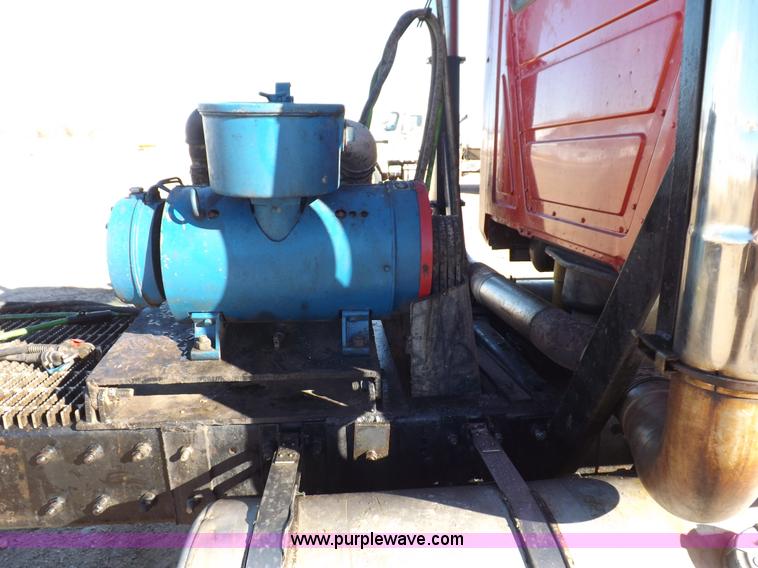 image for item F6406 1998 Mack CH613 semi truck