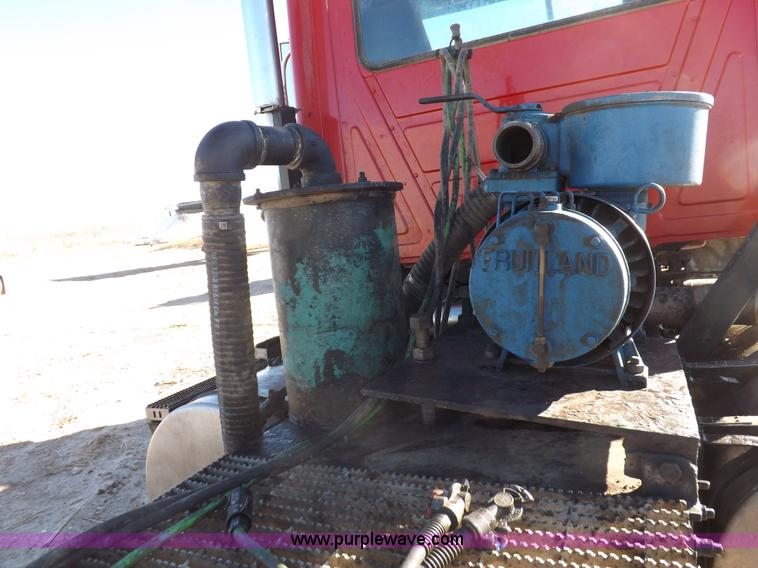 image for item F6406 1998 Mack CH613 semi truck