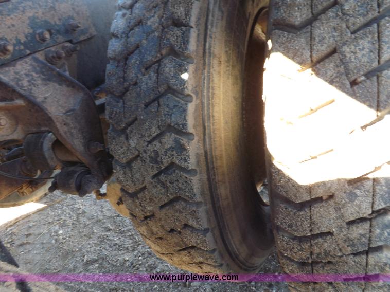 image for item F6406 1998 Mack CH613 semi truck