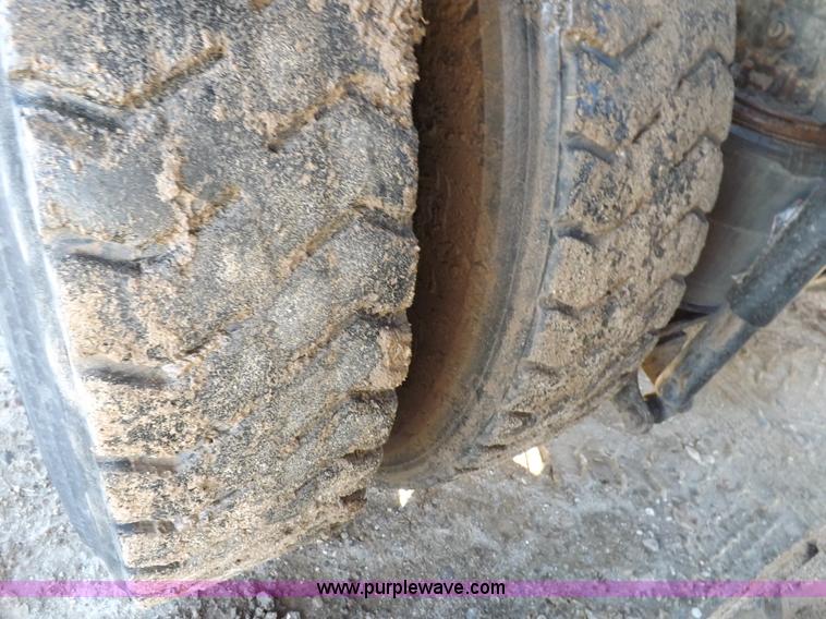 image for item F6406 1998 Mack CH613 semi truck