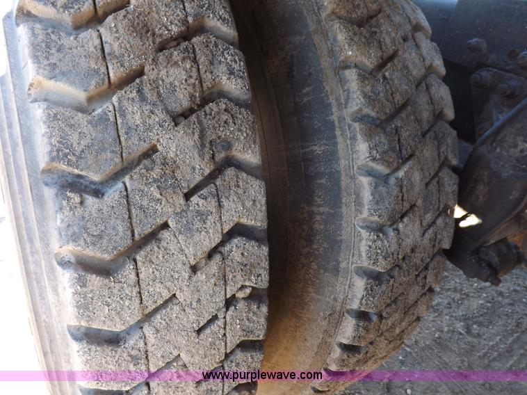 image for item F6406 1998 Mack CH613 semi truck