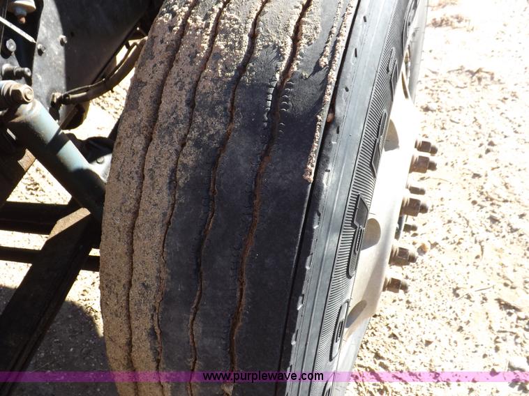 image for item F6406 1998 Mack CH613 semi truck