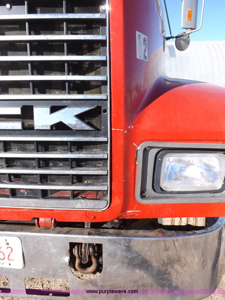 image for item F6406 1998 Mack CH613 semi truck