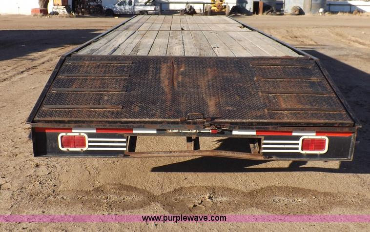 image for item F6407 2000 Donahue 38.5' tandem axle trailer