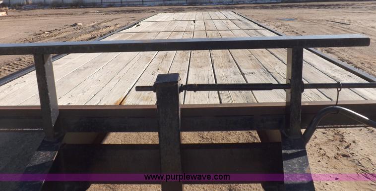 image for item F6407 2000 Donahue 38.5' tandem axle trailer