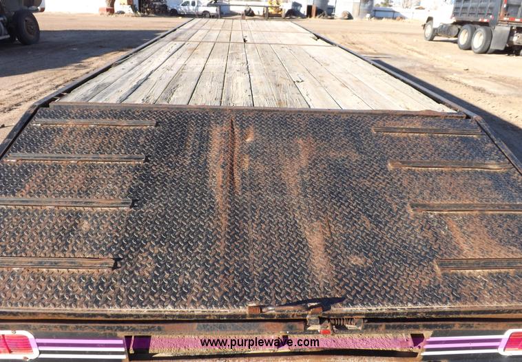 image for item F6407 2000 Donahue 38.5' tandem axle trailer