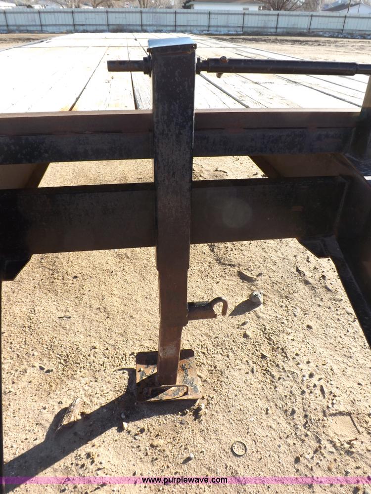 image for item F6407 2000 Donahue 38.5' tandem axle trailer