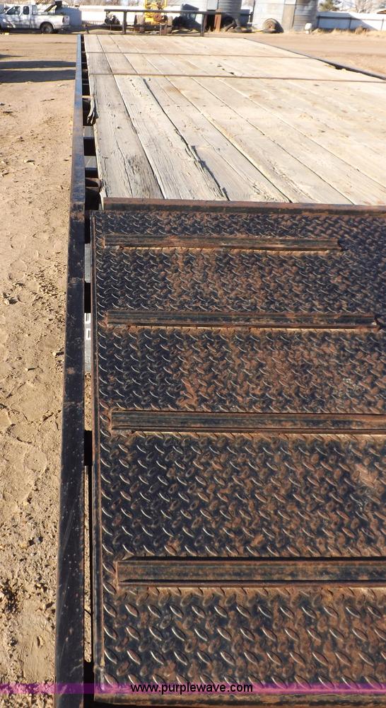 image for item F6407 2000 Donahue 38.5' tandem axle trailer