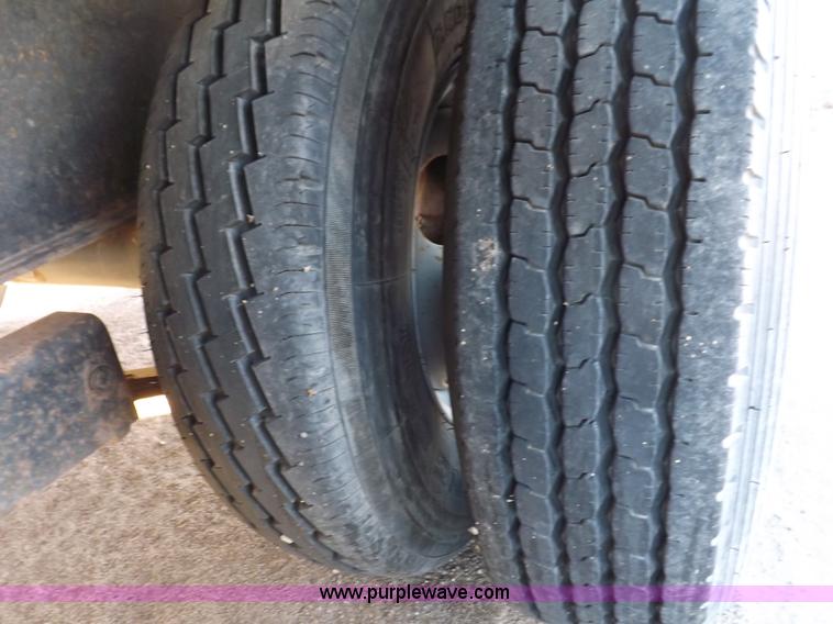 image for item F6407 2000 Donahue 38.5' tandem axle trailer