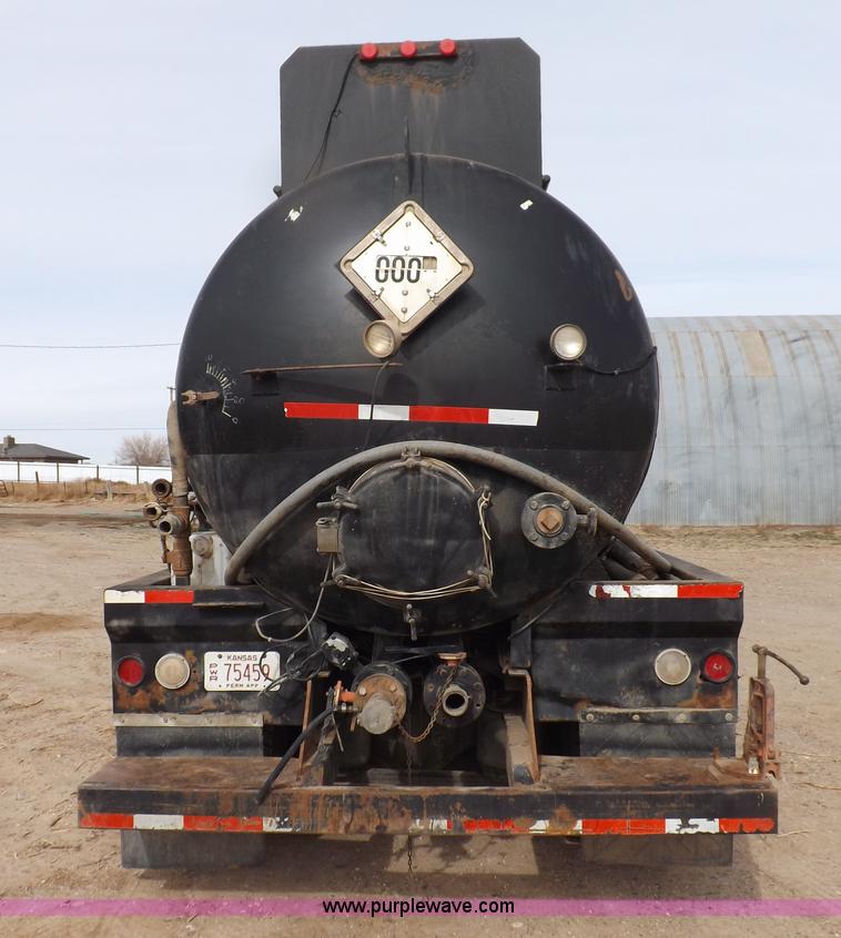 image for item F6408 1997 Peterbilt 378 vacuum truck